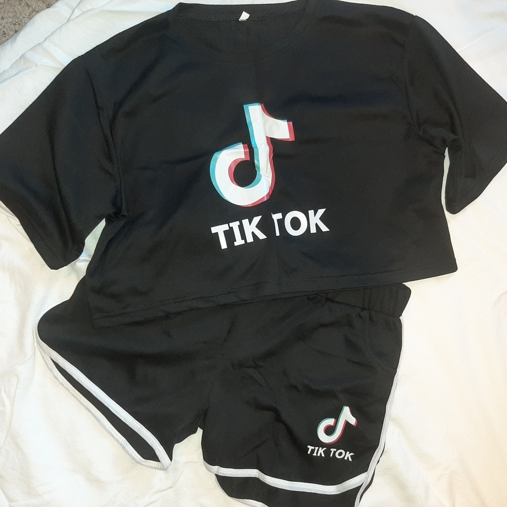 Tik Tok Cropped Tee and Short short Set size Medium